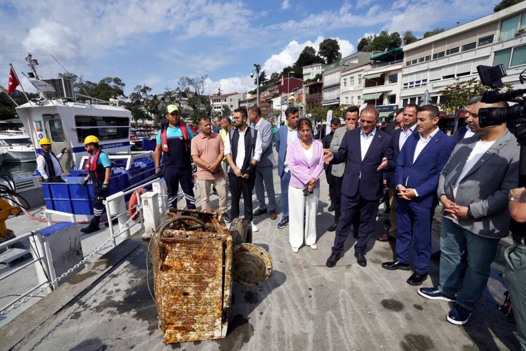 İstanbul'un utancı: Boğaz'ın altı adeta bir çöplük! Çamaşır makinesi, televizyon, araba lastiği... 12